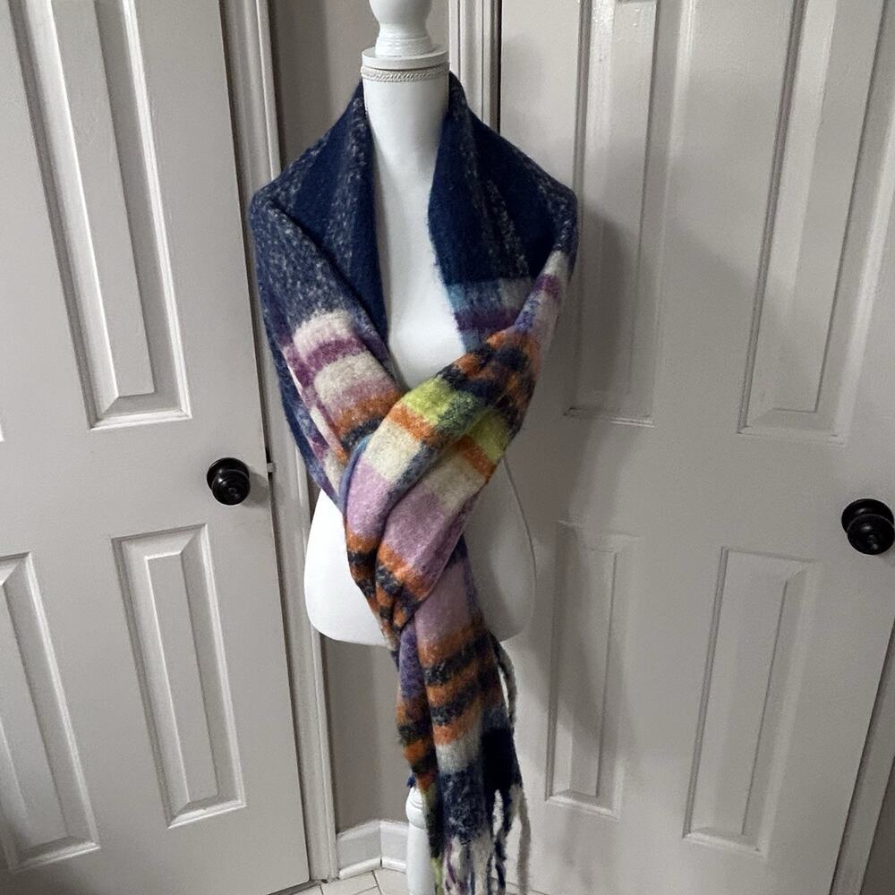 Steve Madden Scarf - Picture 3 of 6
